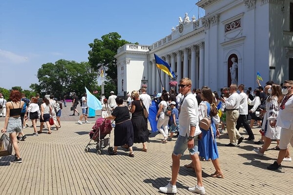 Минутка красоты: как в Одессе прошел мегамарш в вышиванках