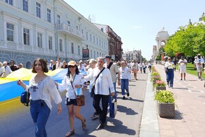 Минутка красоты: как в Одессе прошел мегамарш в вышиванках