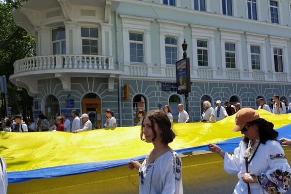 Минутка красоты: как в Одессе прошел мегамарш в вышиванках