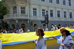 Минутка красоты: как в Одессе прошел мегамарш в вышиванках