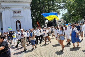 Минутка красоты: как в Одессе прошел мегамарш в вышиванках