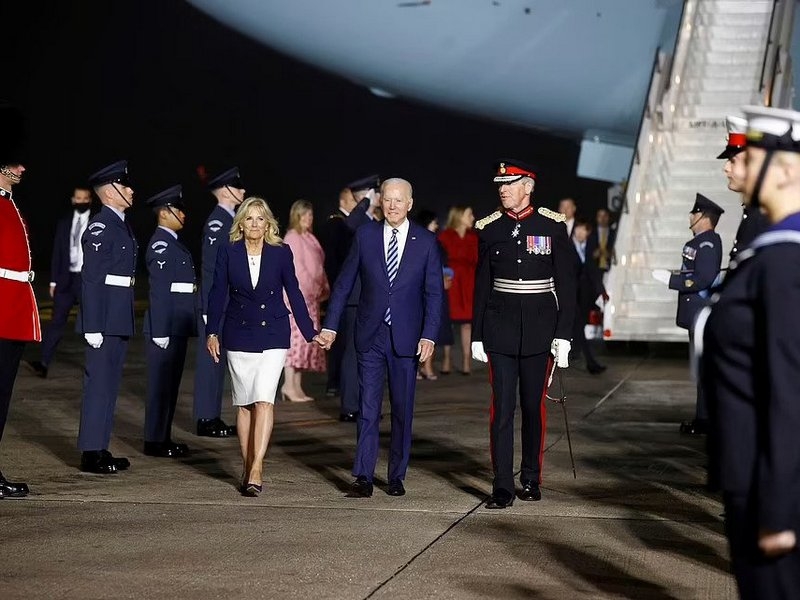 Перше європейське турне Байдена: президент США обіцяє 500 млн доз вакцини Pfizer