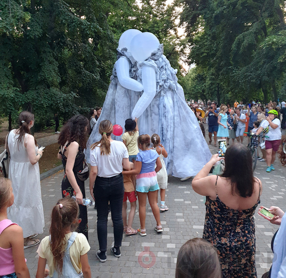 Французская весна наступила в Одессе в середине лета