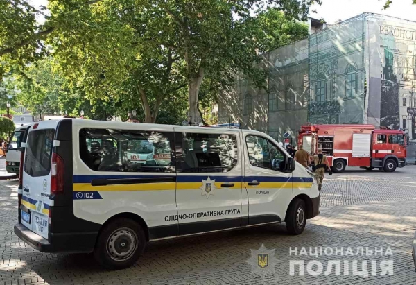 В Одессе заминировали здание мэрии на Думской. Фото
