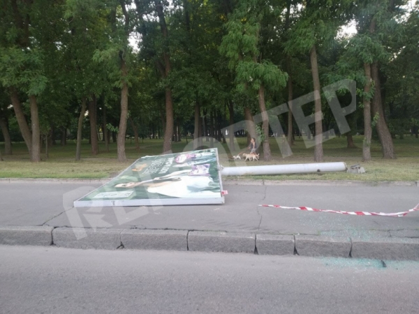 
Снос билбордов в Днепре: СМИ рассказали, как Филатов узаконил вандализм и мародерство
