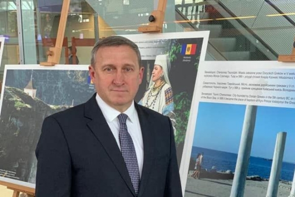 
В Польше работают 1,5 млн украинцев, но налоги платят меньше половины, – посол
