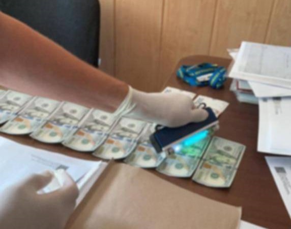 Сотрудница одесской миграционной службы оценила гражданство Украины в тысячу долларов
