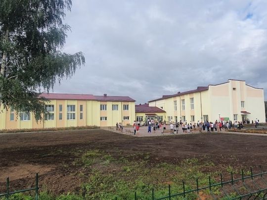 На Хмельниччині «Велике будівництво» Зеленського добудувало ліцей, який не могли здати 32 роки