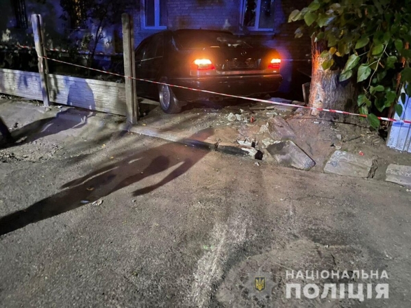 В Днепре Mercedes столкнулся с Mitsubishi: шесть пострадавших