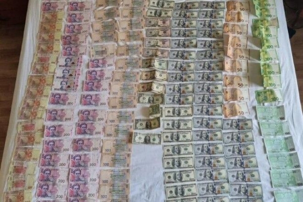 
Конфликт с руководителем из-за долгов: в Киеве со страхового агента пытались силой "выбить" 130 тыс. грн
