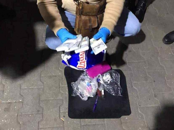 В Одессе мошенница предложила экс-прокурору за 40 тысяч долларов закрыть уголовное дело: он сдал ее в СБУ