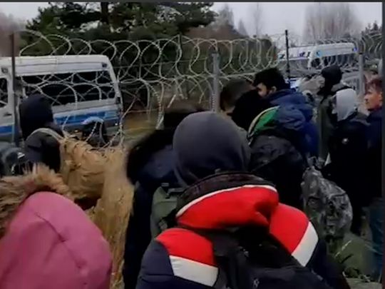 Лукашенко доручив силовикам відвести мігрантів від польського кордону: що сталося