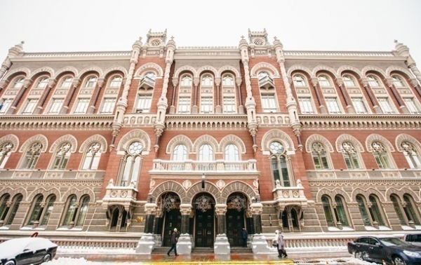 НБУ вернулся к покупке валюты спустя три недели