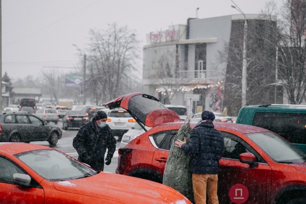 Час снега в Одессе: что мы увидели на Таирова и в центре. Фоторепортаж