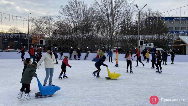 На Таирова открыли городской каток: цена, адрес и время работы. Фото