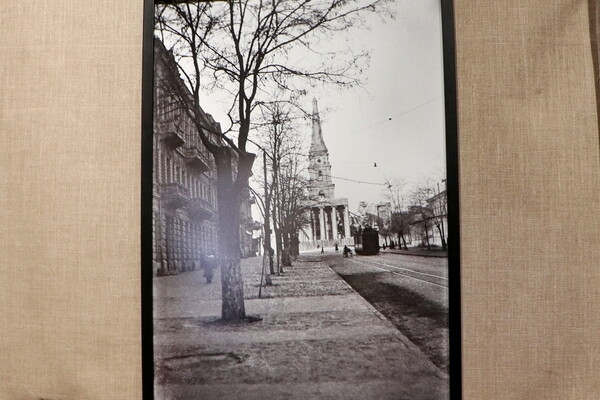 В Одессе открылась уникальная фотовыставка с кадрами города столетней давности