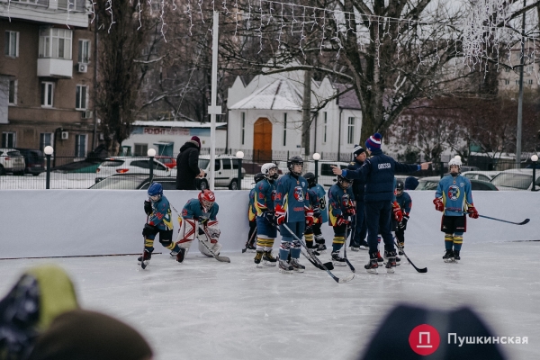 На Таирова открыли городской каток: цена, адрес и время работы. Фото