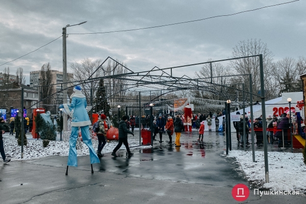 На Таирова открыли городской каток: цена, адрес и время работы. Фото
