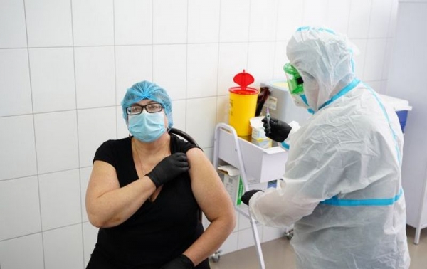 В Украине расширили список профессий для обязательной вакцинации: кого не пустят на работу