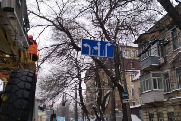 Коммунальщики рассказали где и какие дорожные знаки установили в Одессе