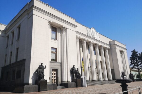 Рада обратилась в ООН, Европарламент и иностранные правительства из-за военного шантажа России
Рада обратилась в ООН, Европарламент и иностранные правительства из-за военного шантажа России