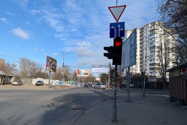 Коммунальщики рассказали где и какие дорожные знаки установили в Одессе