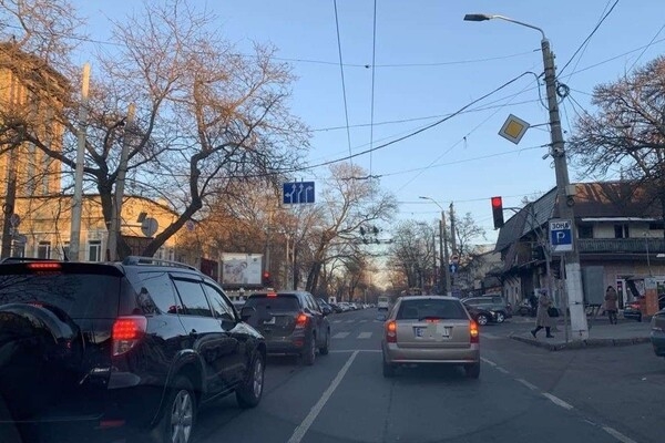 Коммунальщики рассказали где и какие дорожные знаки установили в Одессе