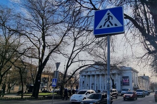 Коммунальщики рассказали где и какие дорожные знаки установили в Одессе