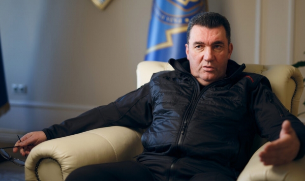 Данилов подсчитал, сколько украинцев готовы защищать страну с оружием в руках