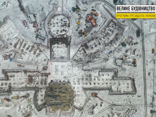 «Велике будівництво» багатопрофільної лікарні у Краматорську вийшло у вертикальну площину: фоторепортаж