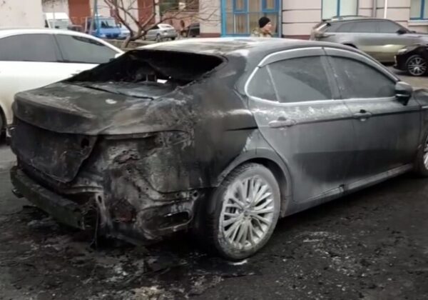 На Лидерсовском бульваре неизвестные сожгли автомобиль одессита На Лидерсовском бульваре неизвестные сожгли автомобиль одессита
