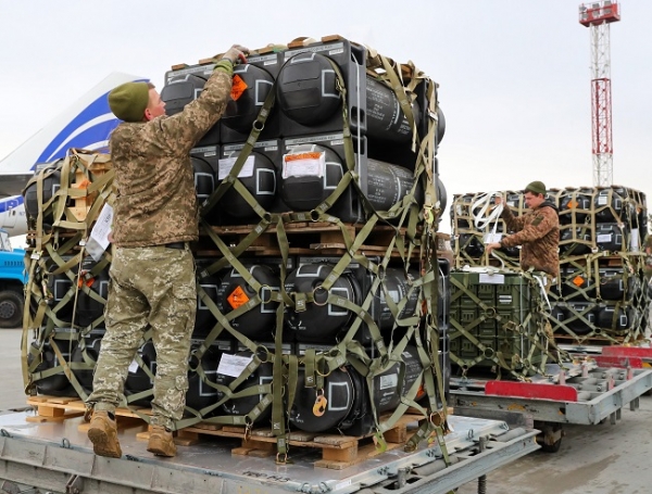 Министр обороны Украины запутался в американских самолётах с боеприпасами