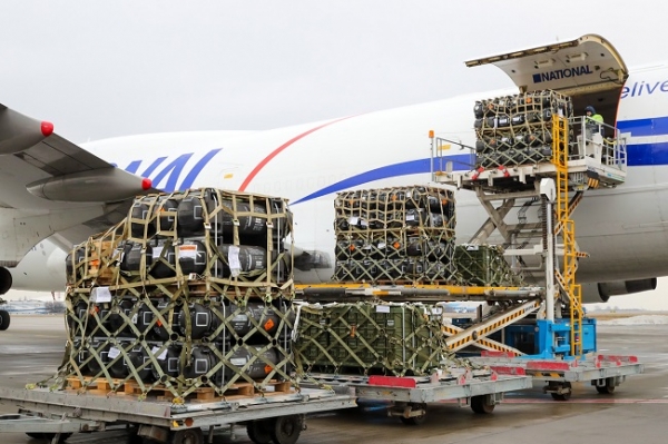 Министр обороны Украины запутался в американских самолётах с боеприпасами