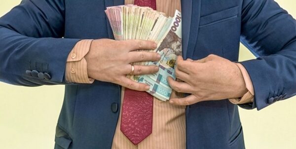 Стало известно, сколько получаются украинские топ-чиновники Стало известно, сколько получаются украинские топ-чиновники