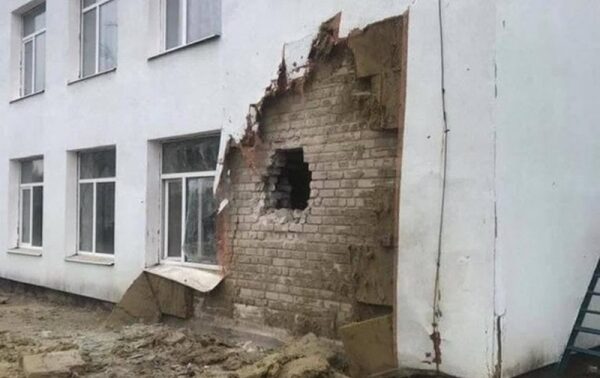 В Станице Луганской боевики обстреляли детский сад: есть пострадавшие В Станице Луганской боевики обстреляли детский сад: есть пострадавшие