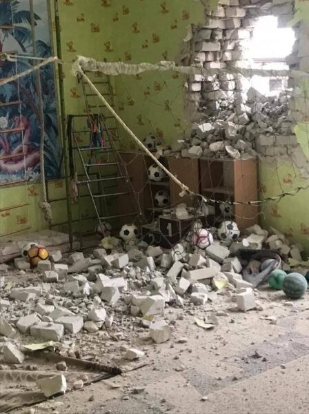 В Станице Луганской боевики обстреляли детский сад: есть пострадавшие В Станице Луганской боевики обстреляли детский сад: есть пострадавшие