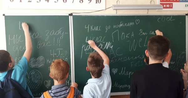 В украинских школах объявили двухнедельные каникулы