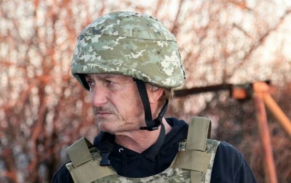 В Украину приехал Шон Пенн: он будет документировать российскую агрессию В Украину приехал Шон Пенн: он будет документировать российскую агрессию