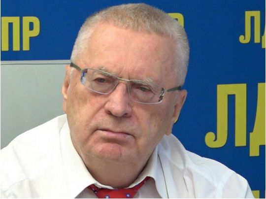 Вважає себе здоровим та рветься «працювати»: хворий на коронавірус Жириновський відмовляється від вентиляції легень