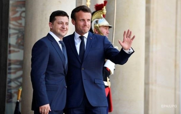 Макрон поговорил с Зеленским