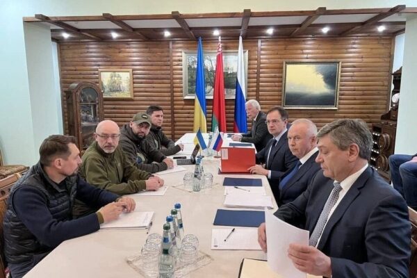 Арестович объяснил, почему Россия пошла на переговоры уже на второй день войны Арестович объяснил, почему Россия пошла на переговоры уже на второй день войны