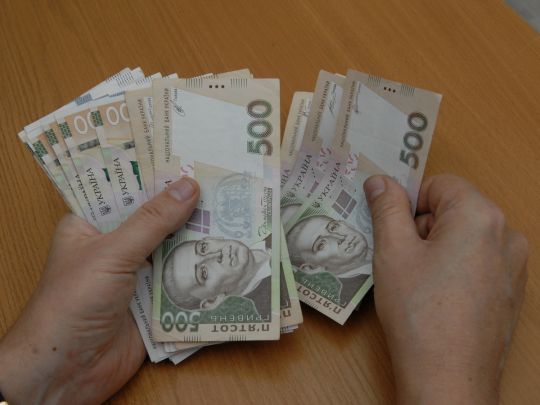 Де і як отримати пенсію та соціальну допомогу біженцям чи переселенцям — пояснює міністр соцполітики
