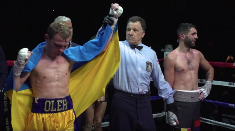 Непереможний український боксер на прізвисько Пітбуль захистив чемпіонський титул у США (відео)