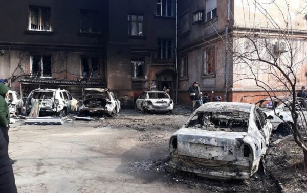В Мариуполе на детскую больницу сбросили авиабомбы: фото и видео последствий В Мариуполе на детскую больницу сбросили авиабомбы: фото и видео последствий