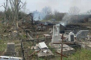 Оккупанты обстреляли кладбище в Одессе: пострадало более 1000 квадратных метров территории Оккупанты обстреляли кладбище в Одессе: пострадало более 1000 квадратных метров территории