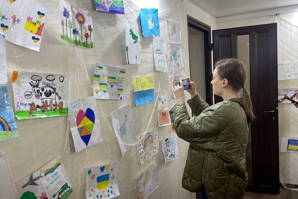 В Одессе открылась трогательная выставка детских рисунков в поддержку Украины