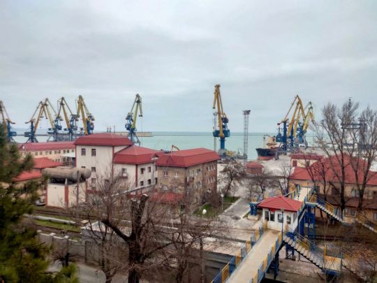 Спецоперація в Маріуполі: із обложеного морпорту вдалося вивести сотні прикордонників та нацгвардійців