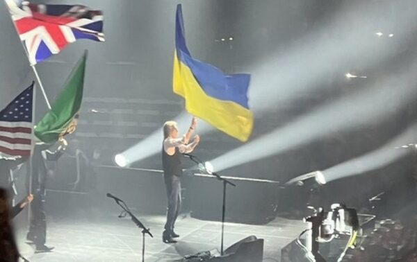 Пол Маккартни на концерте поддержал Украину