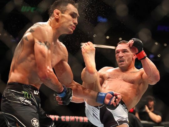 Претендент на нокаут року: Чендлер жорстко «вирубив» Фергюсона на UFC 274 (відео)