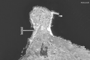 Последствия нового удара ВСУ по позициям РФ на Змеином сняли со спутника Последствия нового удара ВСУ по позициям РФ на Змеином сняли со спутника